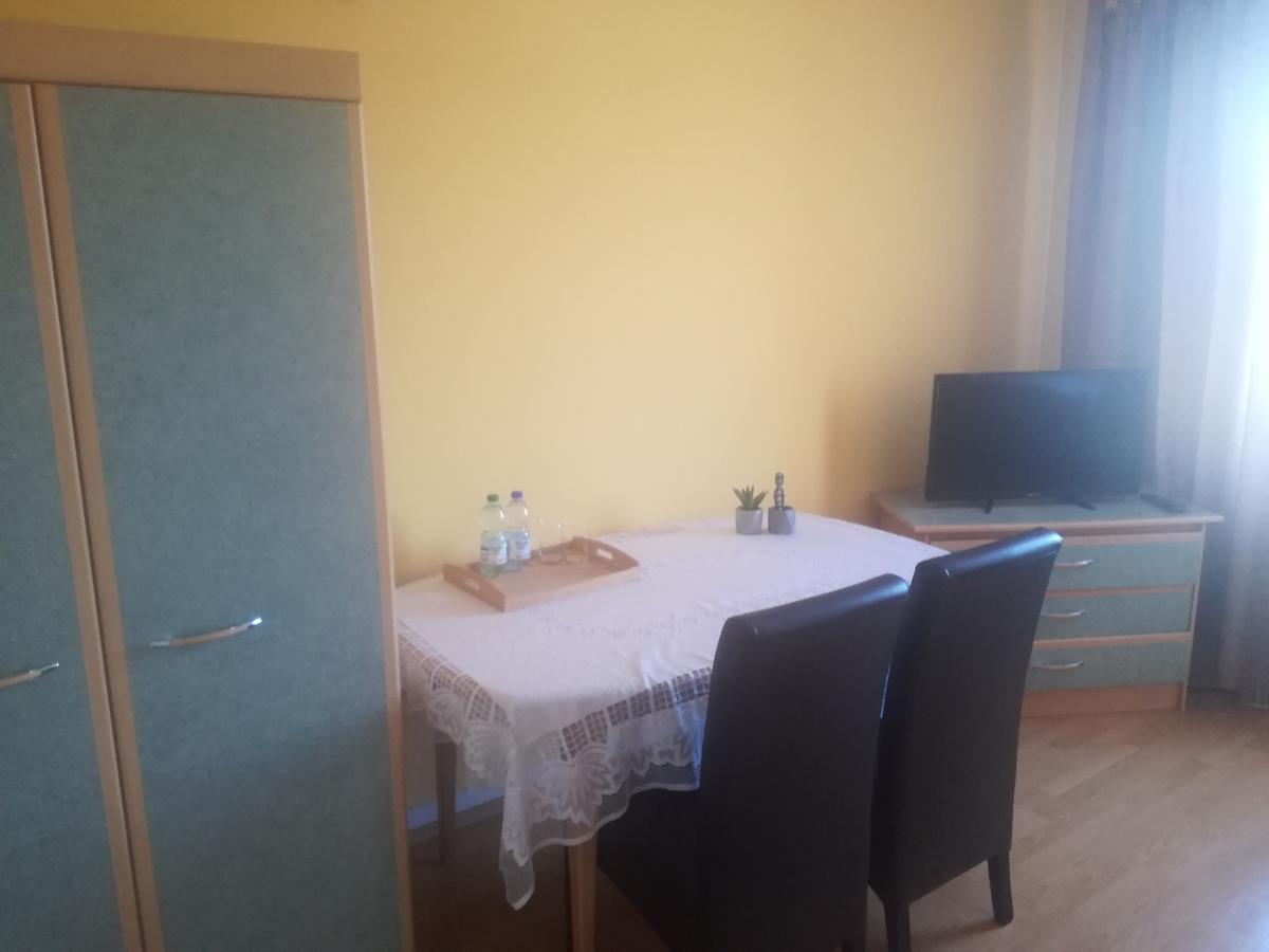 Restauracja - Hotel Nova Skepe Ngoại thất bức ảnh